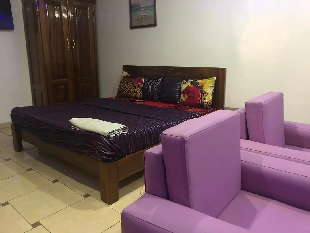 Rond Point 6 Suite Dakar 0*,  Senegal